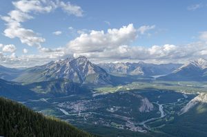 1024px-Banff_from_Sulphur_Mountain_2020