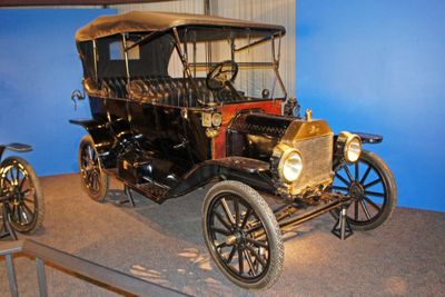 1913_Ford_Model_T_Touring_01_2012_DC_00476[1]