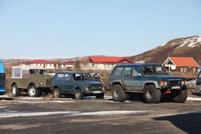 2 Rssar, GAZ 6966, Niva 96 og Range Rover73