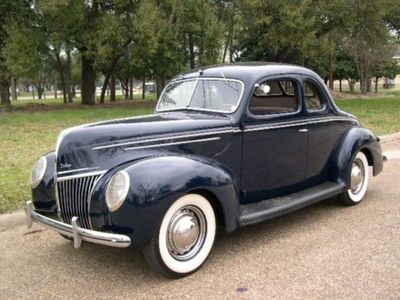 Ford-Deluxe-Coupe-dark-blue-1939-04CLL580340018A[1]