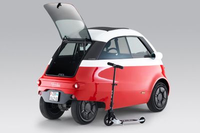 microlino-car-red-back-002